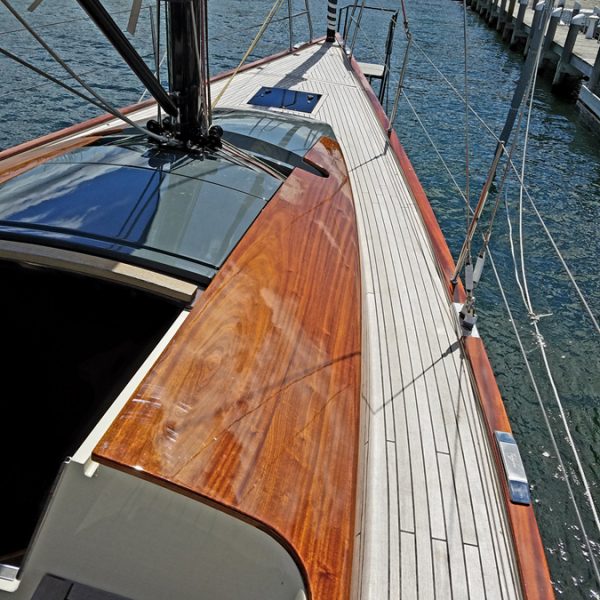 Anari B glistening varnish