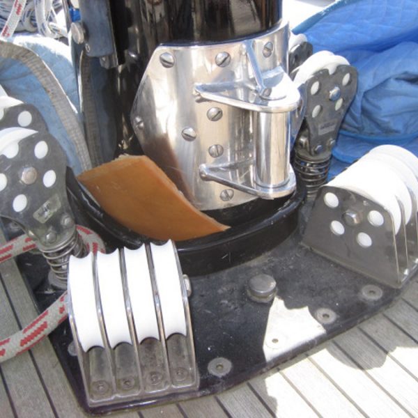 Belle Aurore, vang tang fits nicely at collar Baltic 55